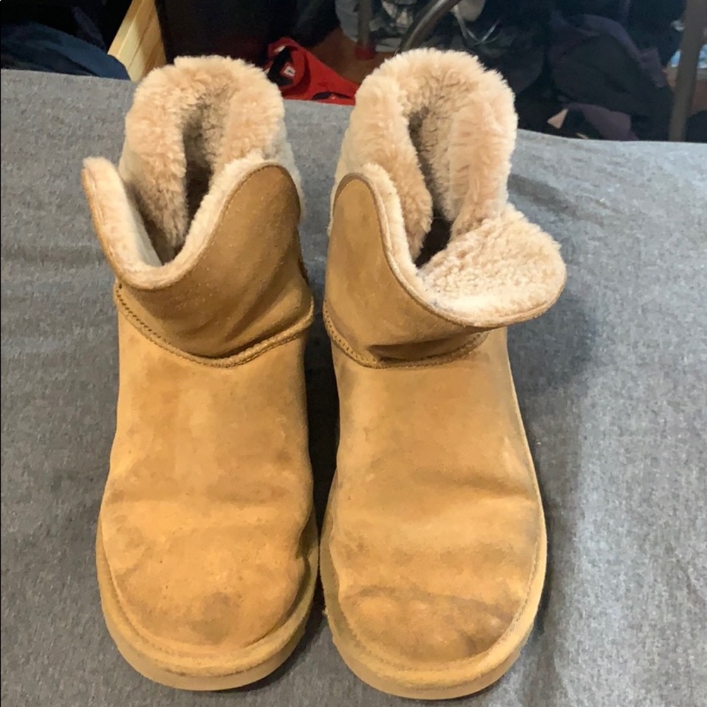 Comfy Authentic Ugg Boots in Tan